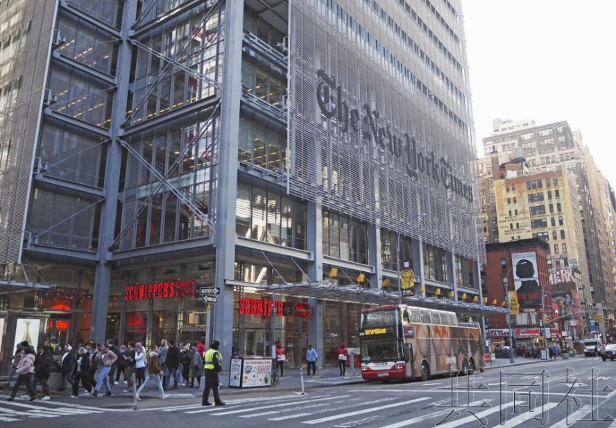 图为《纽约时报》位于纽约市中心的总部大楼，摄于2022年12月。（图：共同社）
