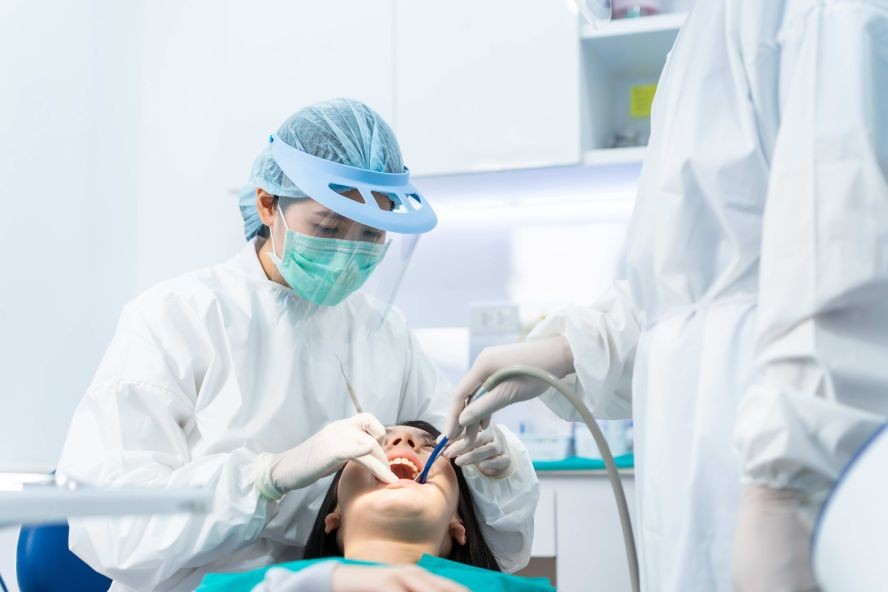 外籍人与越侨回越看牙医剧增。（示意图：Shutterstock）