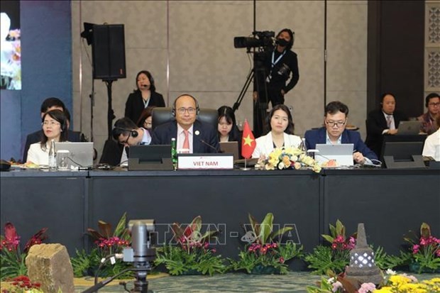 越南代表团出席会议。（图：越通社）