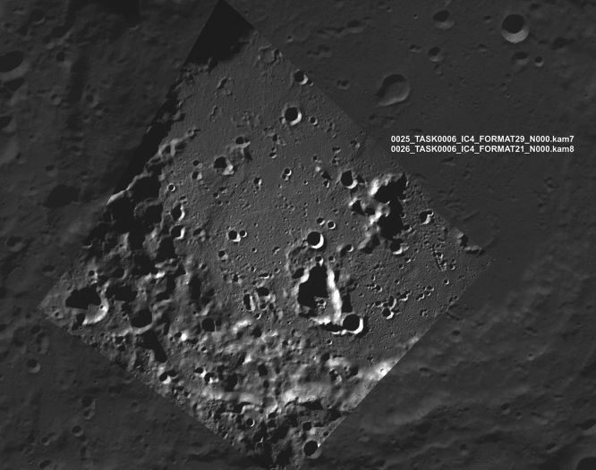 当地时间2023年8月17日，俄罗斯“月球-25”号探测器撞月失联之前拍摄的月球背面南极地区的图像。（图：Roscosmos）