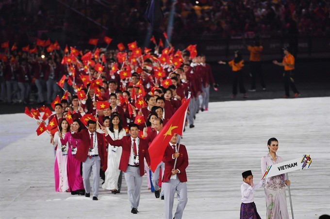 越南体育团亮相在第18届亚运会开幕式上。（图：AFP）