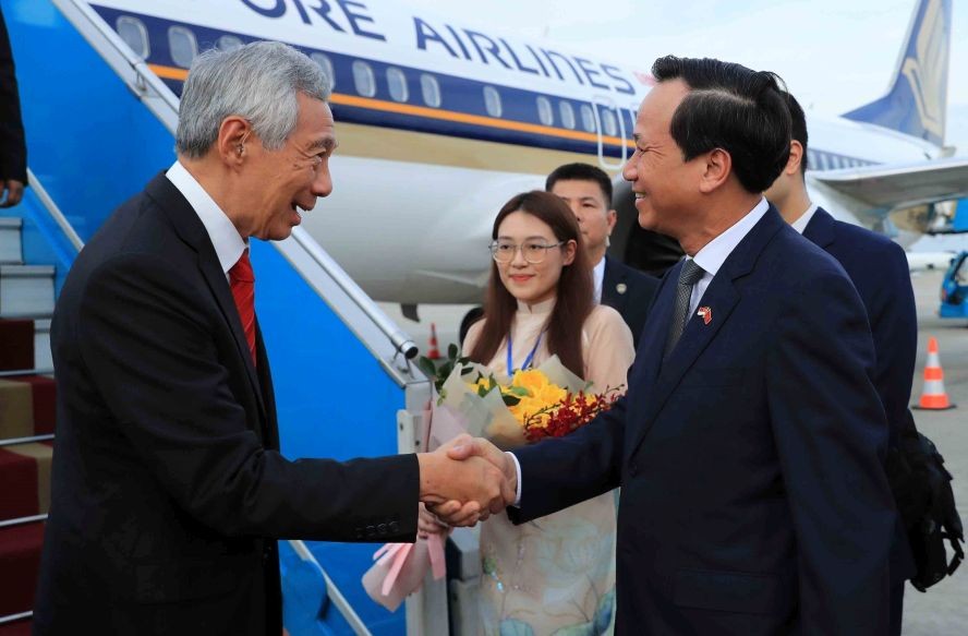新加坡总理李显龙抵达河内，开始对越南进行正式访问。（图：越通社）