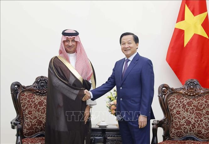 政府副总理黎明概（右）接见沙特阿拉伯旅游部大臣艾哈迈德·本·阿基尔·哈提卜。（图：越通社）