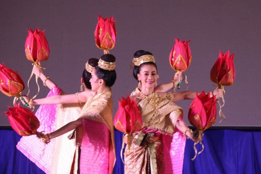 泰国艺术团精彩的传统舞蹈表演节目。