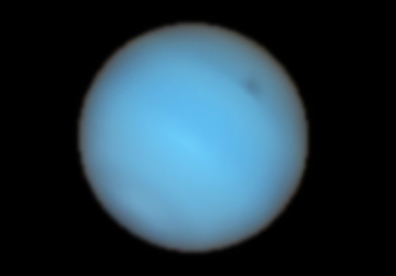 地面望远镜首看到海王星大气黑斑