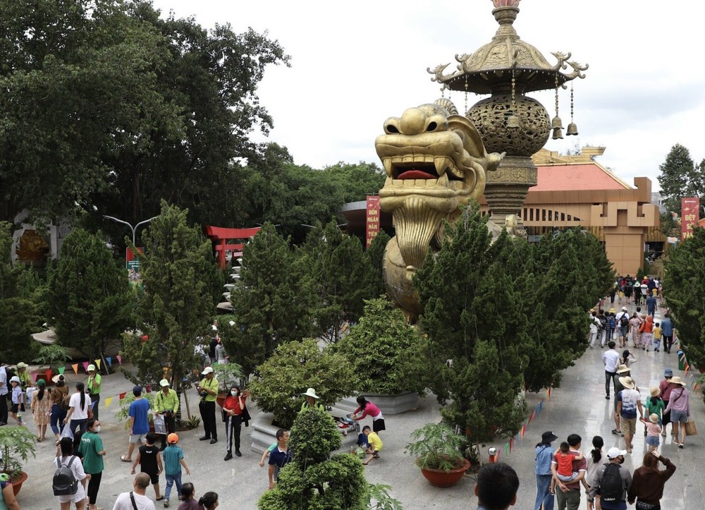 仙泉旅游区吸引游客