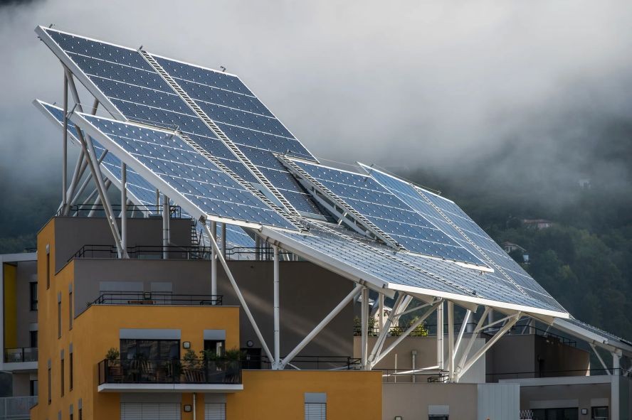 两年内，法国屋顶安装太阳能电池板的家庭数量翻了一番。（示意图：Paudal）
