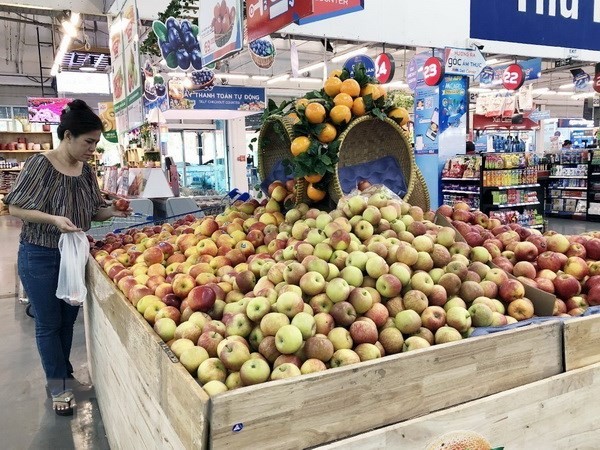 本市超市的进口水果货源充足。