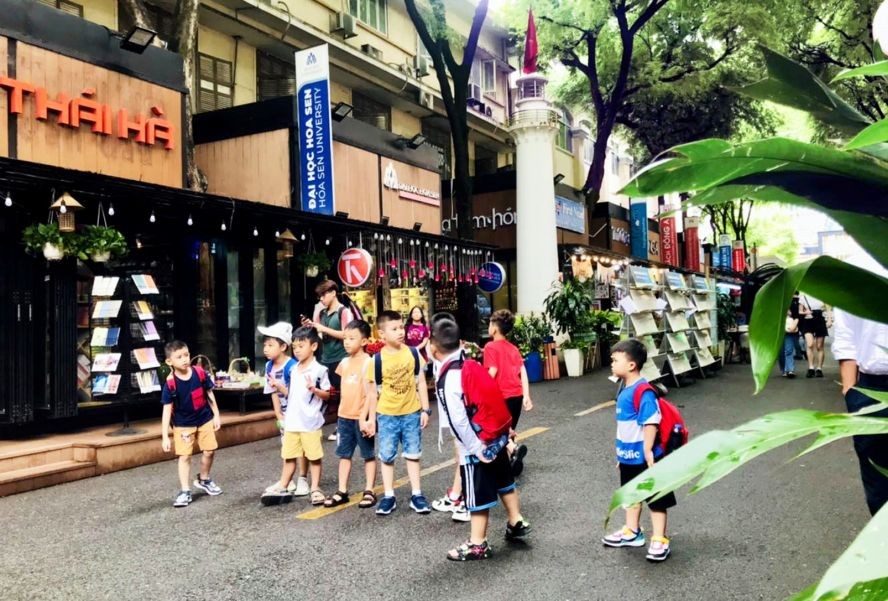 书香街不仅是人们休闲娱乐的场所，还是一个文化空间和市容。