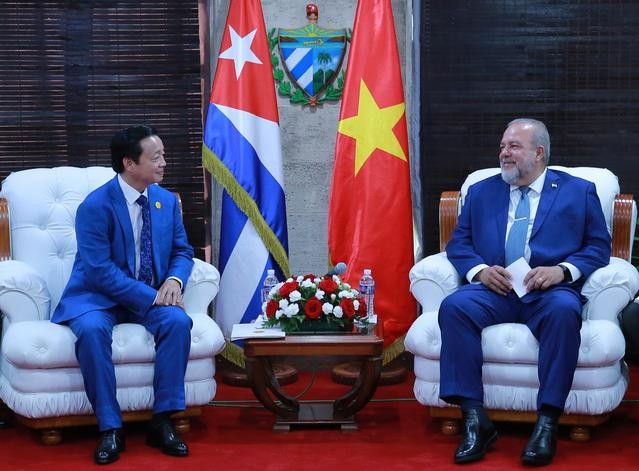 政府副总理陈红河（左）会见古巴总理曼努埃尔‧马雷罗‧克鲁斯。（图：VGP）