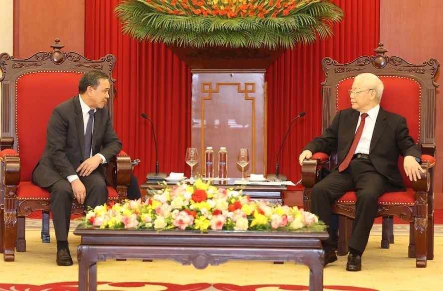 阮富仲总书记接见辞行老挝大使