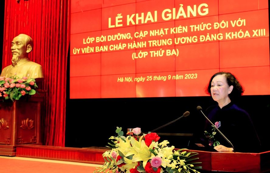 中央组织部长张氏梅在开学典礼上致词。（图：HCMA）
