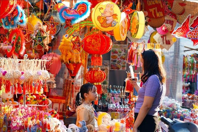 今年中秋节，越南传统花灯受到更多的关注。