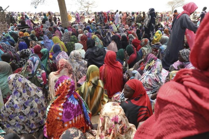 苏丹难民聚集在苏丹与乍得边境的zabout难民营。（图：AP）