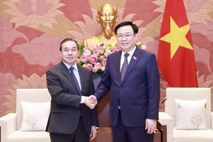 国会主席接见老挝大使