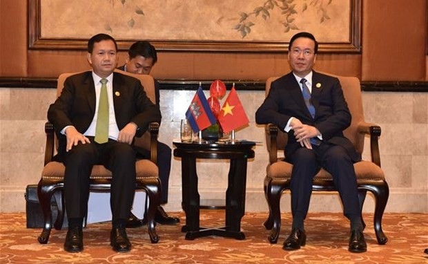 国家主席武文赏（右）会见柬埔寨首相洪玛奈。（图：越通社）