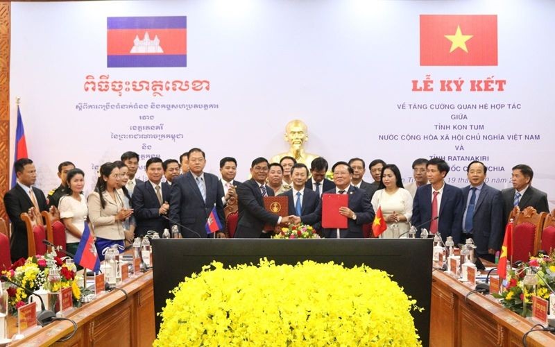 昆嵩省与柬埔寨腊塔纳基里省加强合作