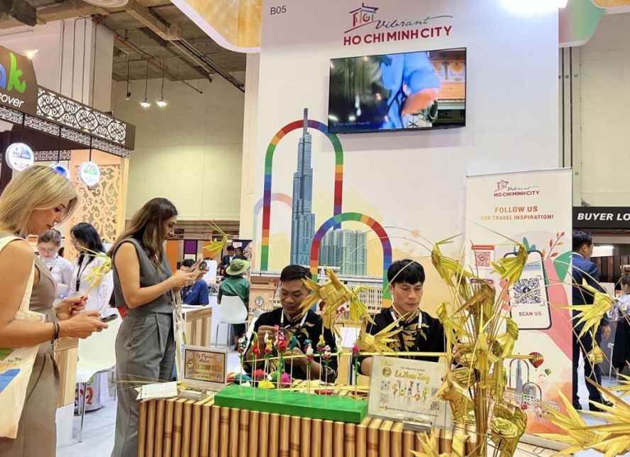 本市旅游部门在新加坡旅游推介活动上推出多项新型旅游产品。（图：明俊）