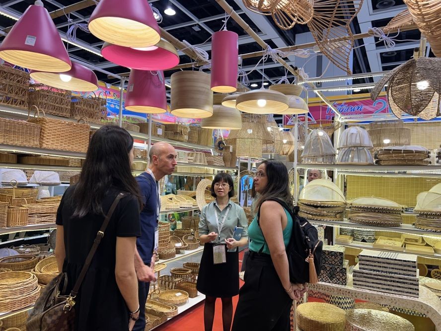 越南在2023年香港礼品和家用品展览会的展位受到了客户关注。