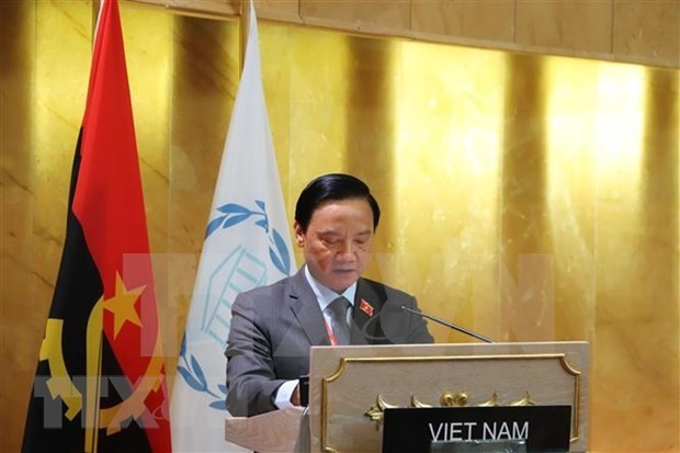 国会副主席阮克定在全体会议上发表讲话。（图：越通社）