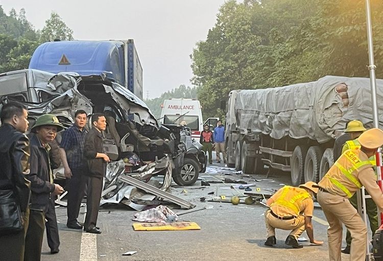 10月31日凌晨，谅山省友隆县发生一起严重交通事故，造成5人死亡，9人受伤。（图：国家交通安全委员会）
