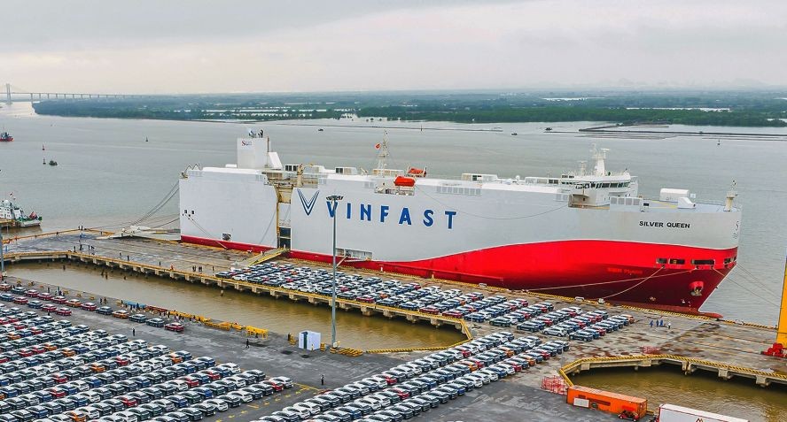 在海防港口准备出口的Vinfast电动汽车。