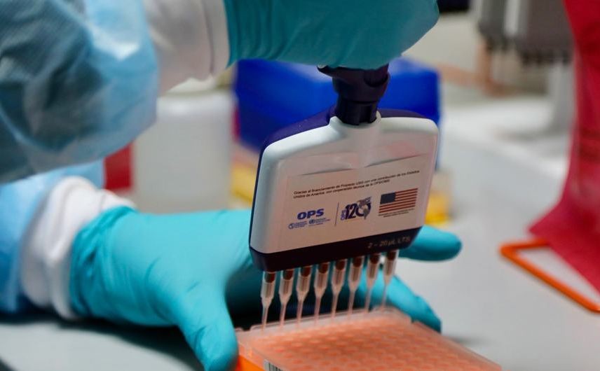 2023年6月，洪都拉斯首次对新冠病毒进行基因组测序，以检测流行变异株。（图：WHO）