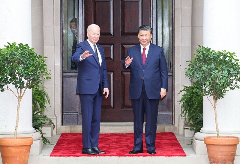 当地时间11月15日，中国国家主席习近平同美国总统拜登在斐洛里庄园举行中美元首会晤。（图：新华社）