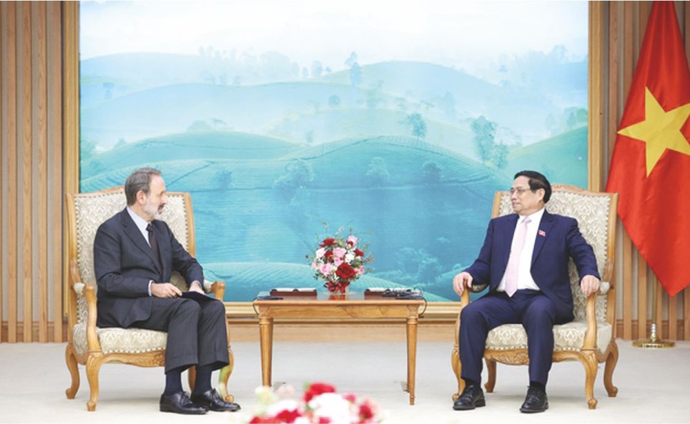 政府总理范明政接见了意大利驻越南新任大使。