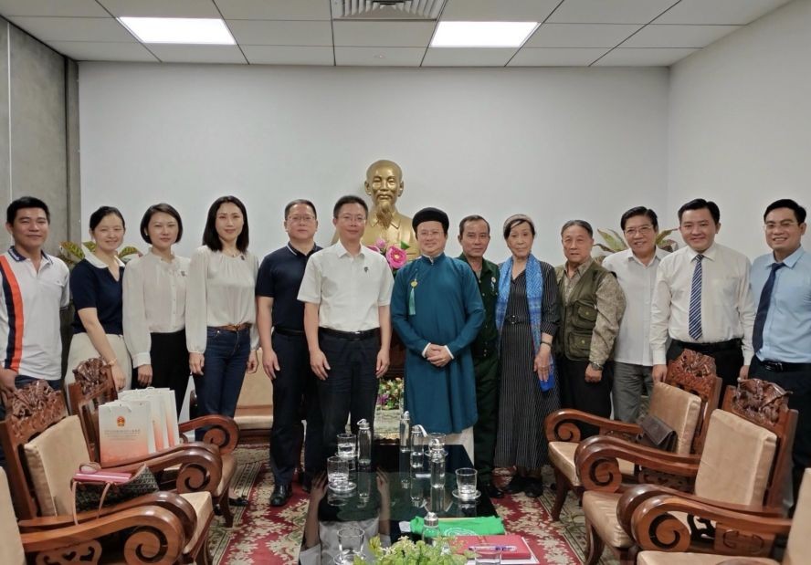 市越中友协与中华人民共和国退役军人事务部烈保中心代表团合作留念。