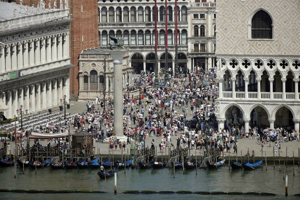 威尼斯的过度旅游。（图：互联网）