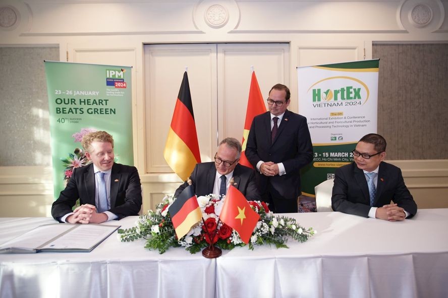 VEAS会展策划公与荷兰Nova公司和德国Messe Essen公司签署合作备忘录。