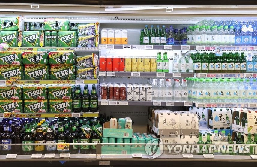 首尔一家大型超市的酒水专区，摄于2023年4月3日。（图：韩联社）
