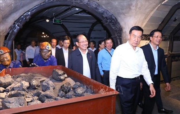 中国政协代表团参观广宁博物馆。（图：越通社）