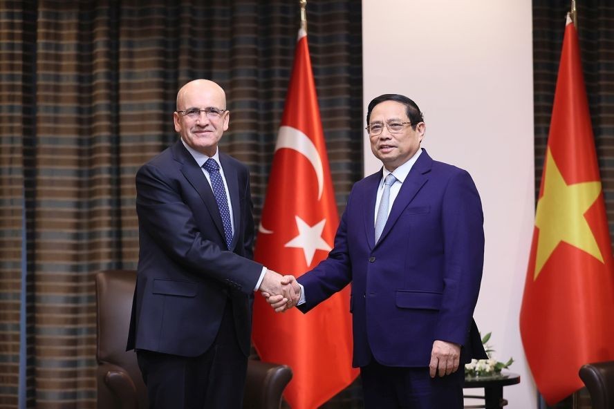越南政府总理范明政会见土耳其财政部长穆罕默德‧希姆谢克。（图：越通社）