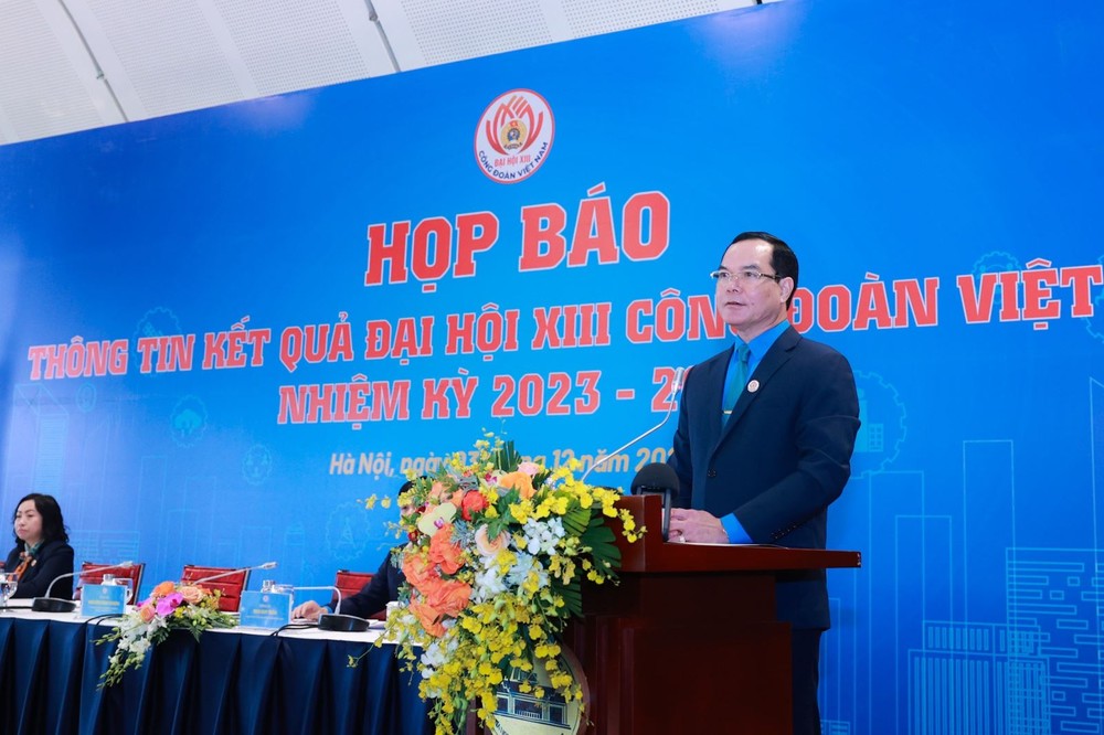 越南劳动总联团主席阮廷康在会上致辞。（图：信息报）
