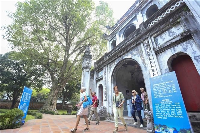 吸引大量外国游客参观的河内文庙。（图：越通社）