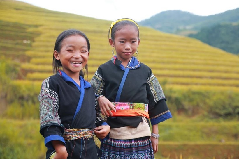 虽然玩具不多，也不一定有电视机或网络系统，但安沛省蔻帕岭的少数民族孩童脸上仍然洋溢着纯真的笑容。