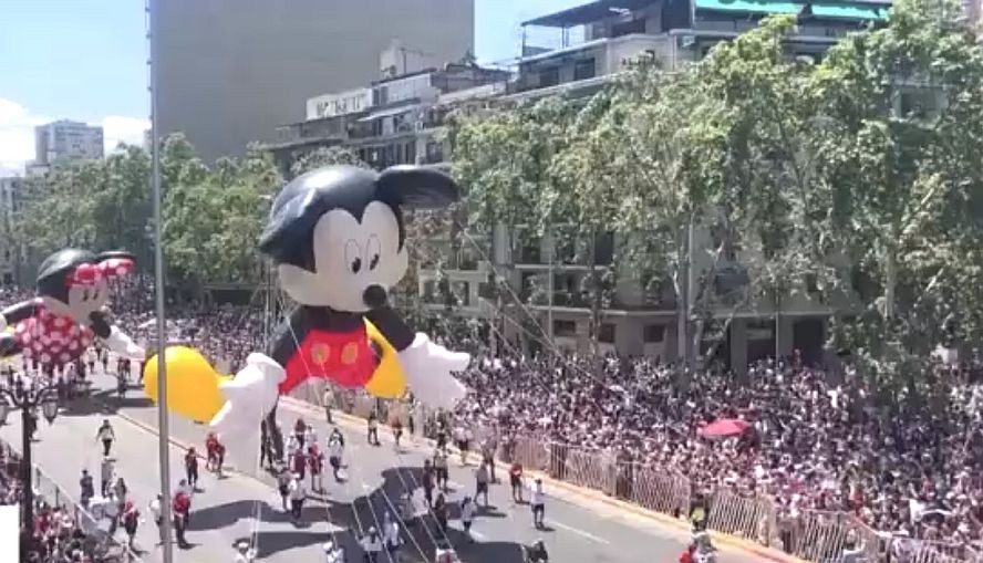 智利圣诞节迪士尼卡通人物大游行。