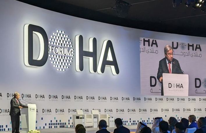 联合国秘书长古特雷斯在卡塔尔举行的 2023 年多哈论坛开幕式上发表讲话，主题为“共建共同未来”。