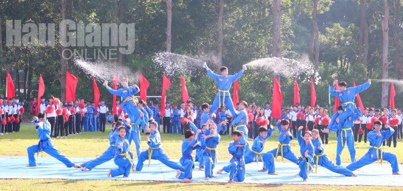 图为2023年第八届后江省扶董运动会开幕仪式越武道表演一幕。（图：后江报）
