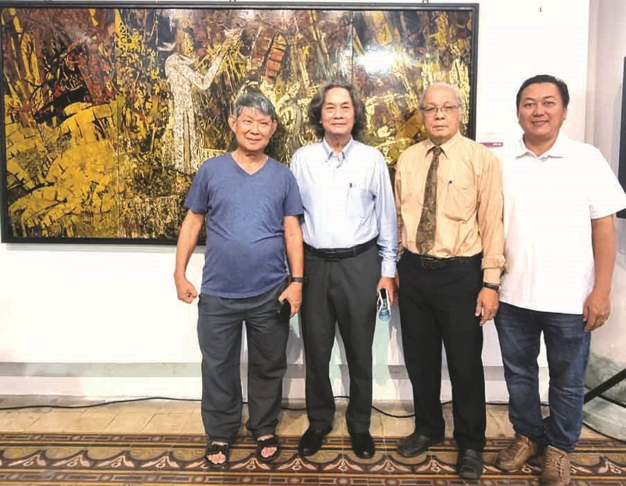 优秀艺人、华人画家李克柔(左一)前来祝贺展览美满成功。