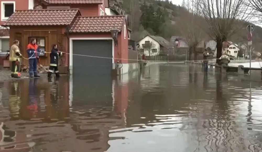 强降雨持续 德多地发生洪水