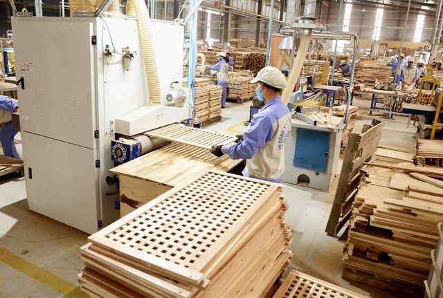 平阳省赵福禄公司的木制品生产线。（图：越通社）