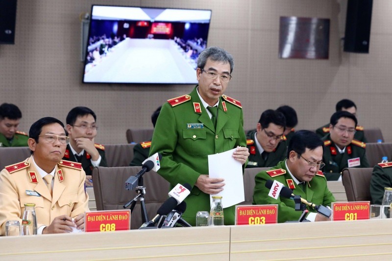 C03副局长阮文成少将在新闻发布会上发言。（图：人民公安）