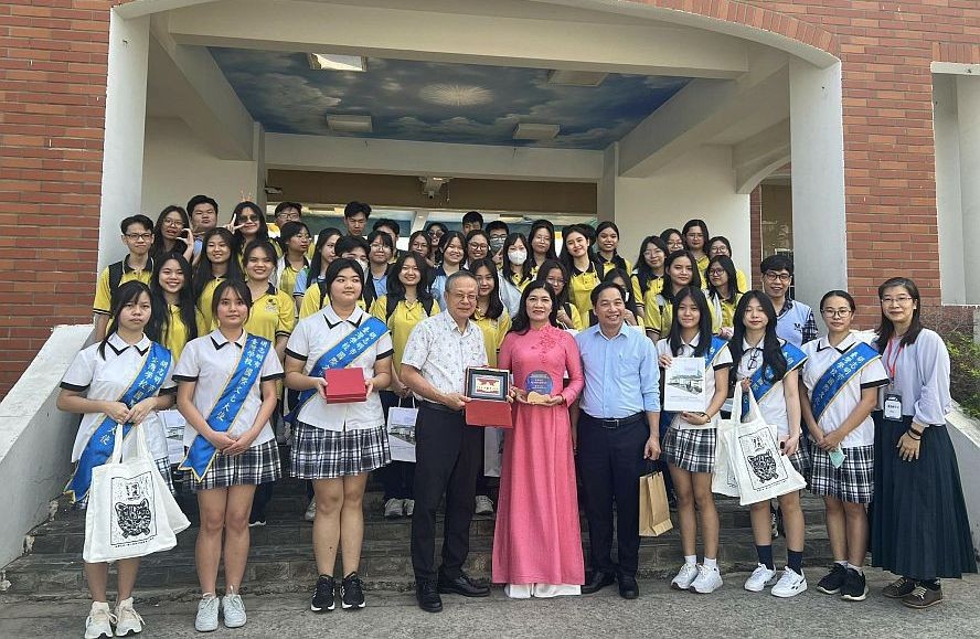 台湾学校与黎鸿峰高中校际文化交流