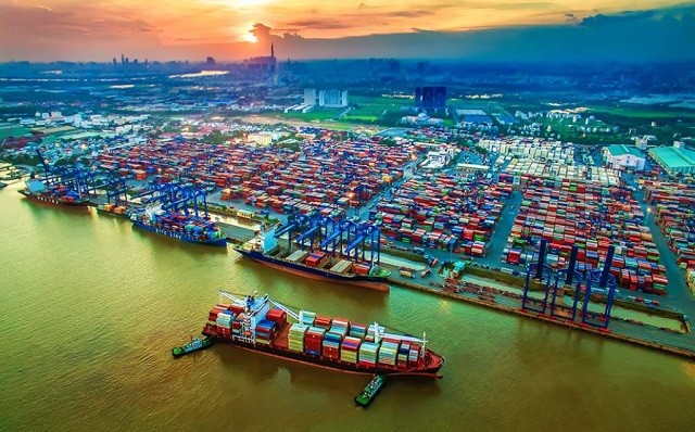 越南集装箱港口一隅。（图：日光）