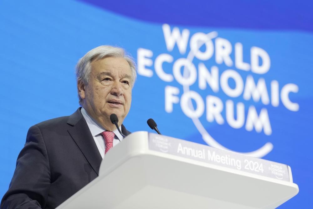 2024年1月17日，联合国秘书长古特雷斯在瑞士达沃斯举行的世界经济论坛2024年年会上致辞。（图：WEF）