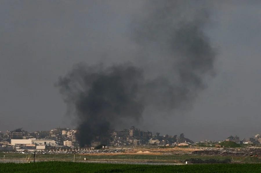 以巴冲突持续，加沙地带上周日冒起浓烟。（图：路透社）