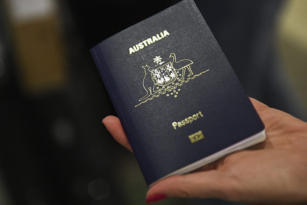 图为澳大利亚护照。（示意图：AFP）
